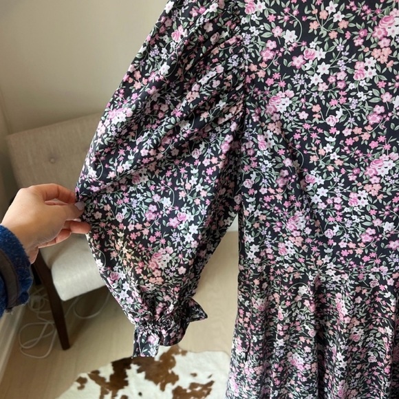 Floral Selkie dress with pockets! - Picture 3 of 6